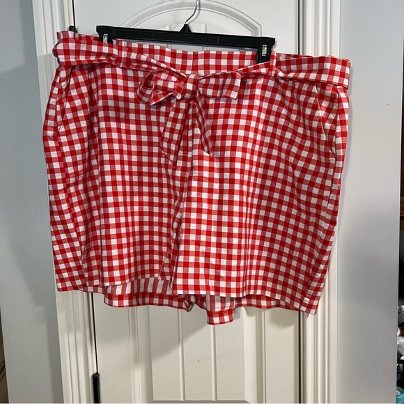 Lane Bryant Red and white plaid shorts with a tie belt size 26 - Picture 1 of 3